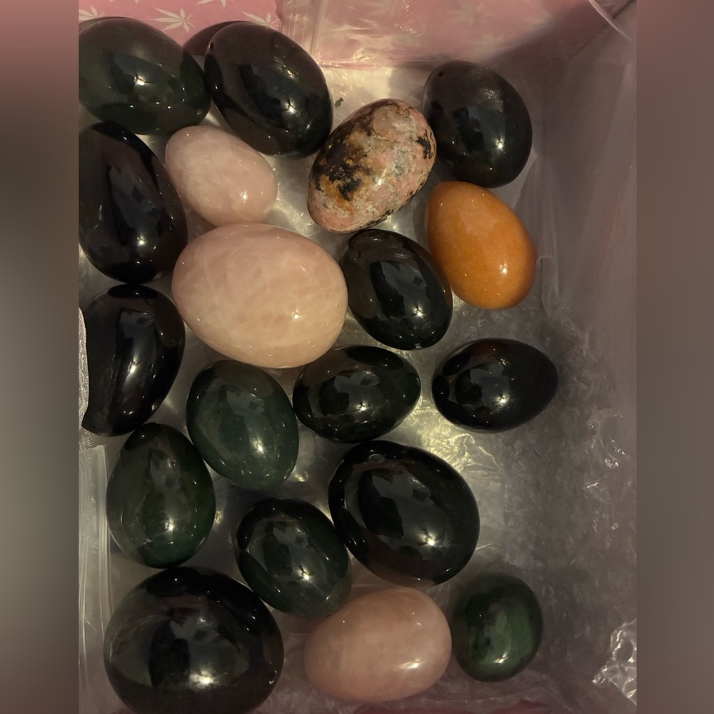 Complete Collections Assorted Crystal Egg Collect… - image 1